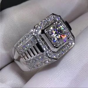 Elegant diamond ring